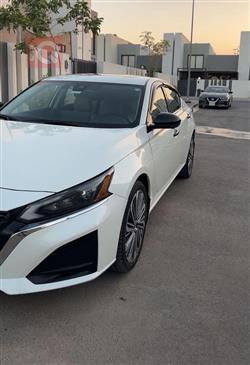 نيسان ألتيما